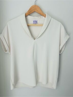 V-Neck Short Sleeve Blouse in Off-White